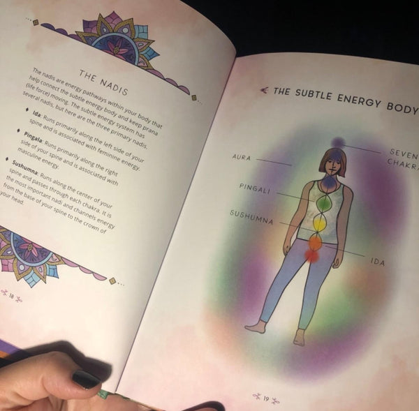 The Zenned Out Guide to Understanding Auras: Your Handbook to Seeing, Reading, and Protecting Your Aura by Cassie Uhl