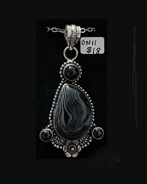 Onyx Pendant ON11