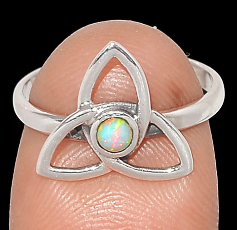 Triquetra Opal sz 5.5 Ring